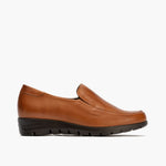 Chaussure mocassin femme cale faible avec une texture brune