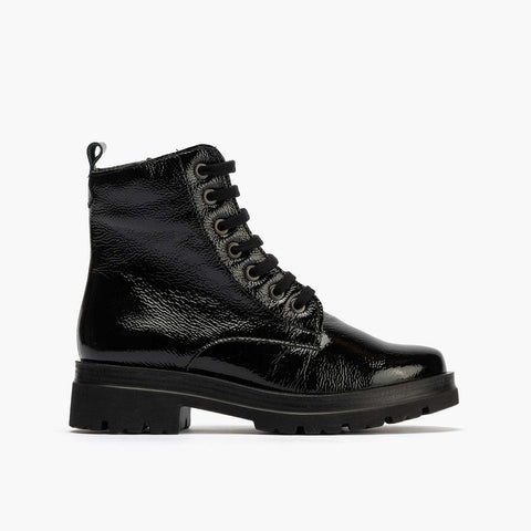 Boot militaire dans la couleur de la femme brevetée noire