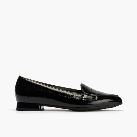 Moccasin in black women