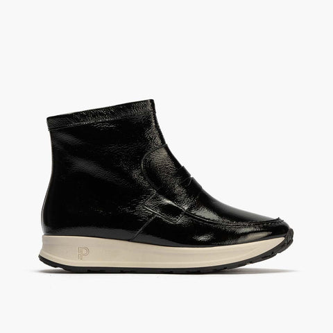 Pelle di brevetto femminile nero