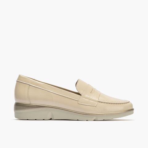 Mocasin clásico mujer en piel charol CREMA
