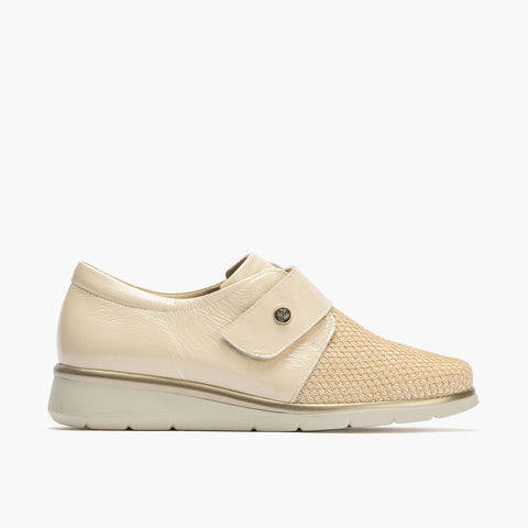 Blucher con rejilla mujer con velcro en piel charol CREMA