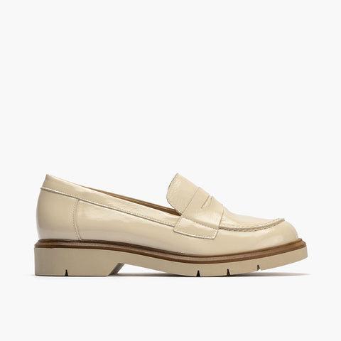 Mocasin mujer en piel charol CREMA