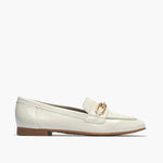 Mocasin plano con adorno metal mujer en piel charol BLANCO