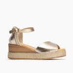 Sandalia pala mujer con hebilla en piel laminado ORO