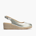 Valenciana con cuña salon mujer con hebilla en laminado PLATA