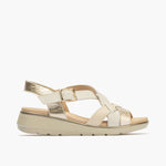 Sandalia tiras cruzadas mujer con hebilla en laminado con napa ORO