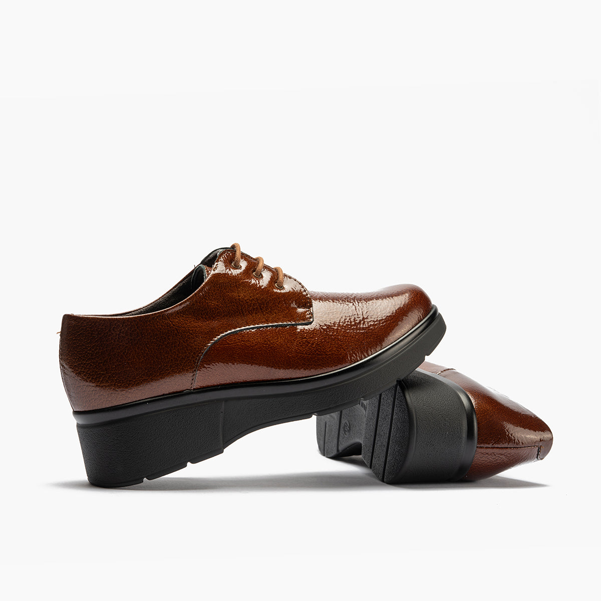 Blucher en Charol con cordones de mujer color cuero