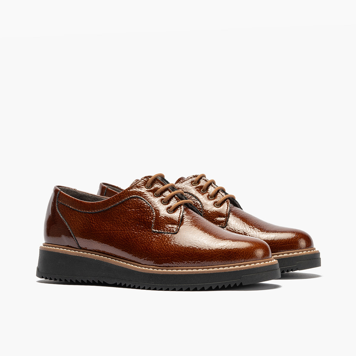 Blucher en Charol con cordones de mujer color cuero