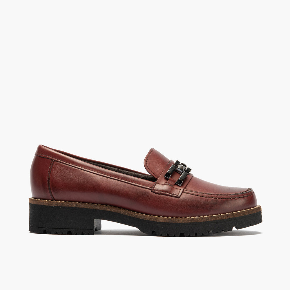 Mocasín en Napa con adorno de mujer color burdeos