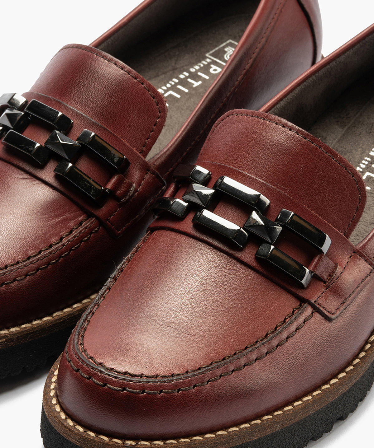 Mocasín en Napa con adorno de mujer color burdeos