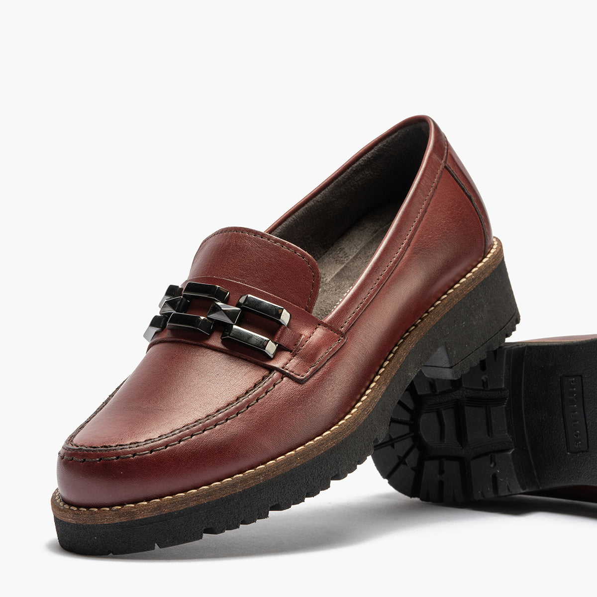 Mocasín en Napa con adorno de mujer color burdeos