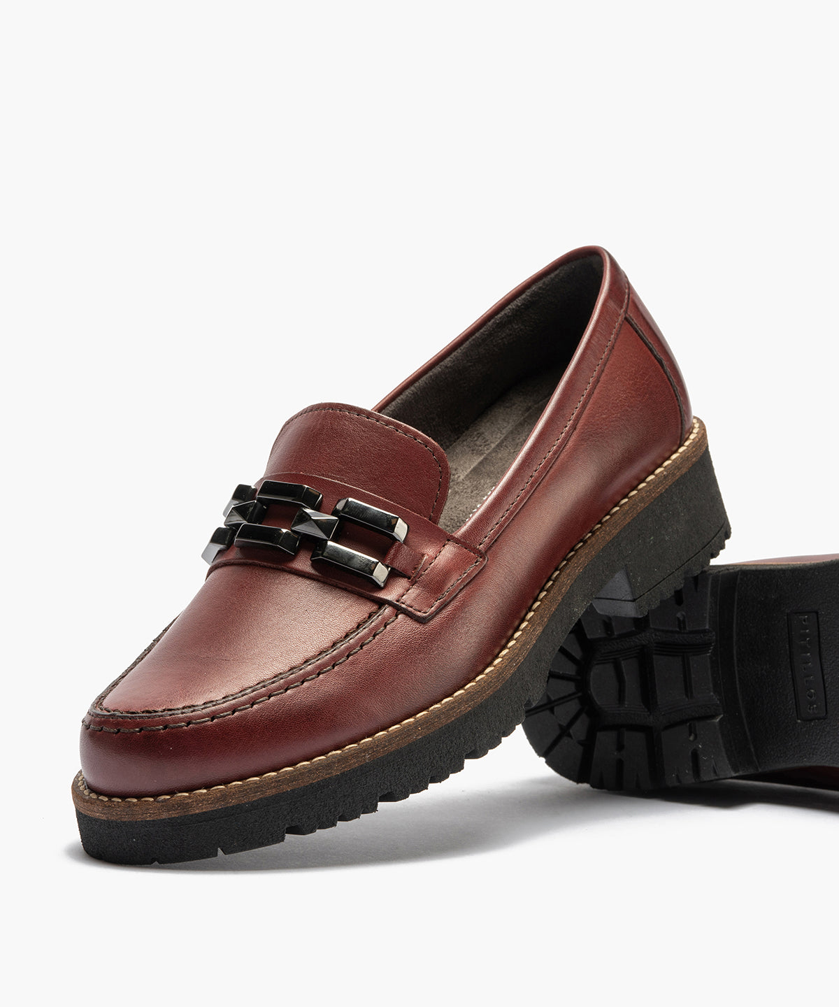 Mocasín en Napa con adorno de mujer color burdeos