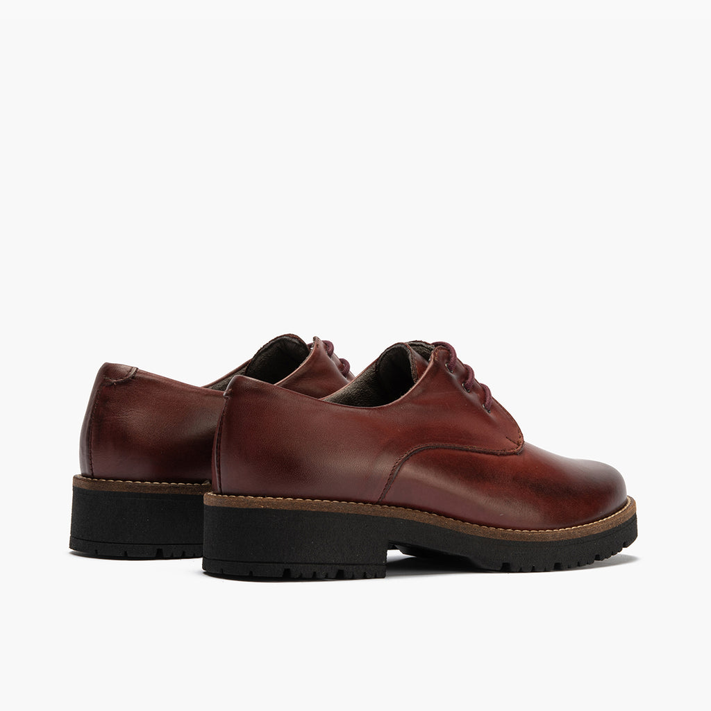 Blucher en Napa con cordones de mujer color burdeos