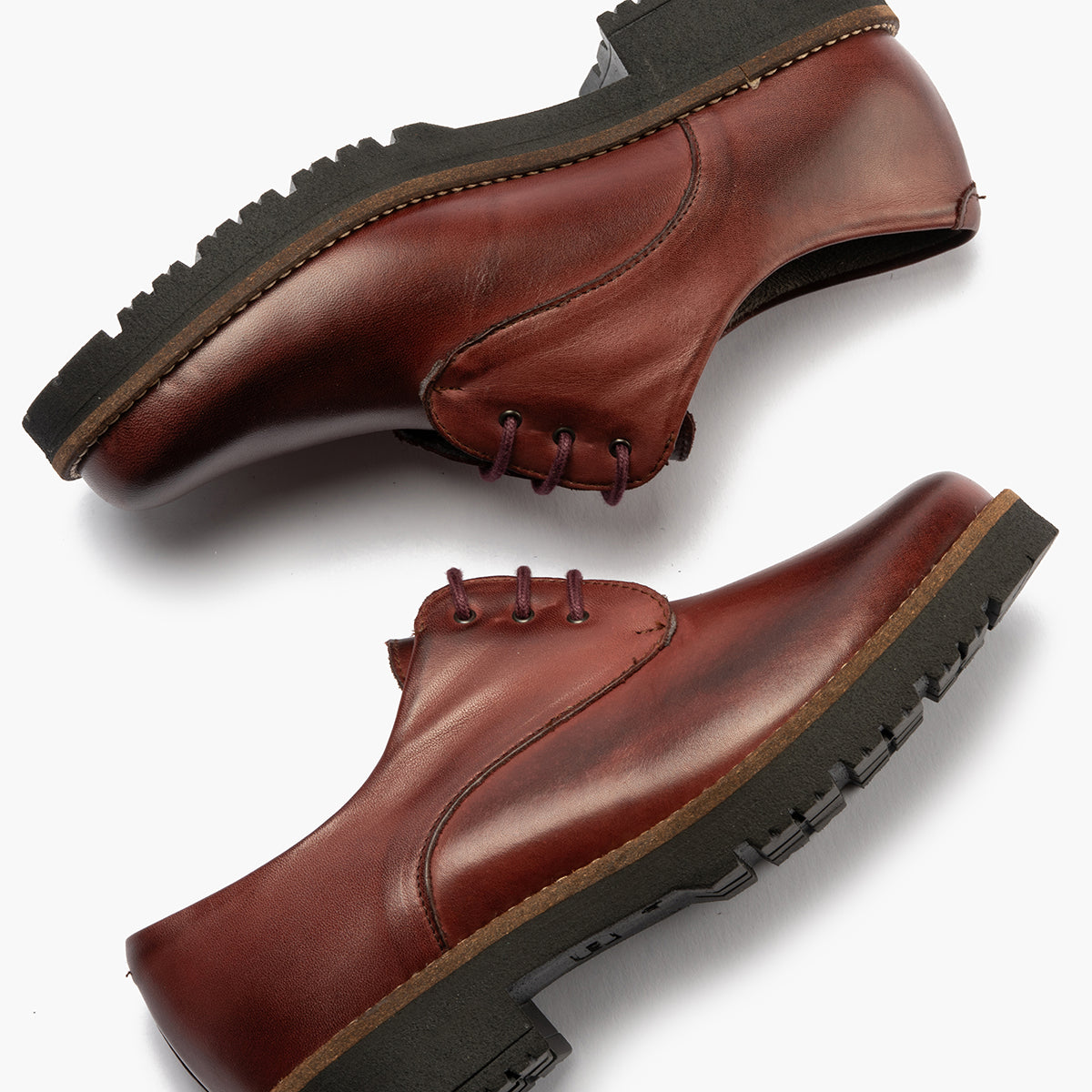 Blucher en Napa con cordones de mujer color burdeos
