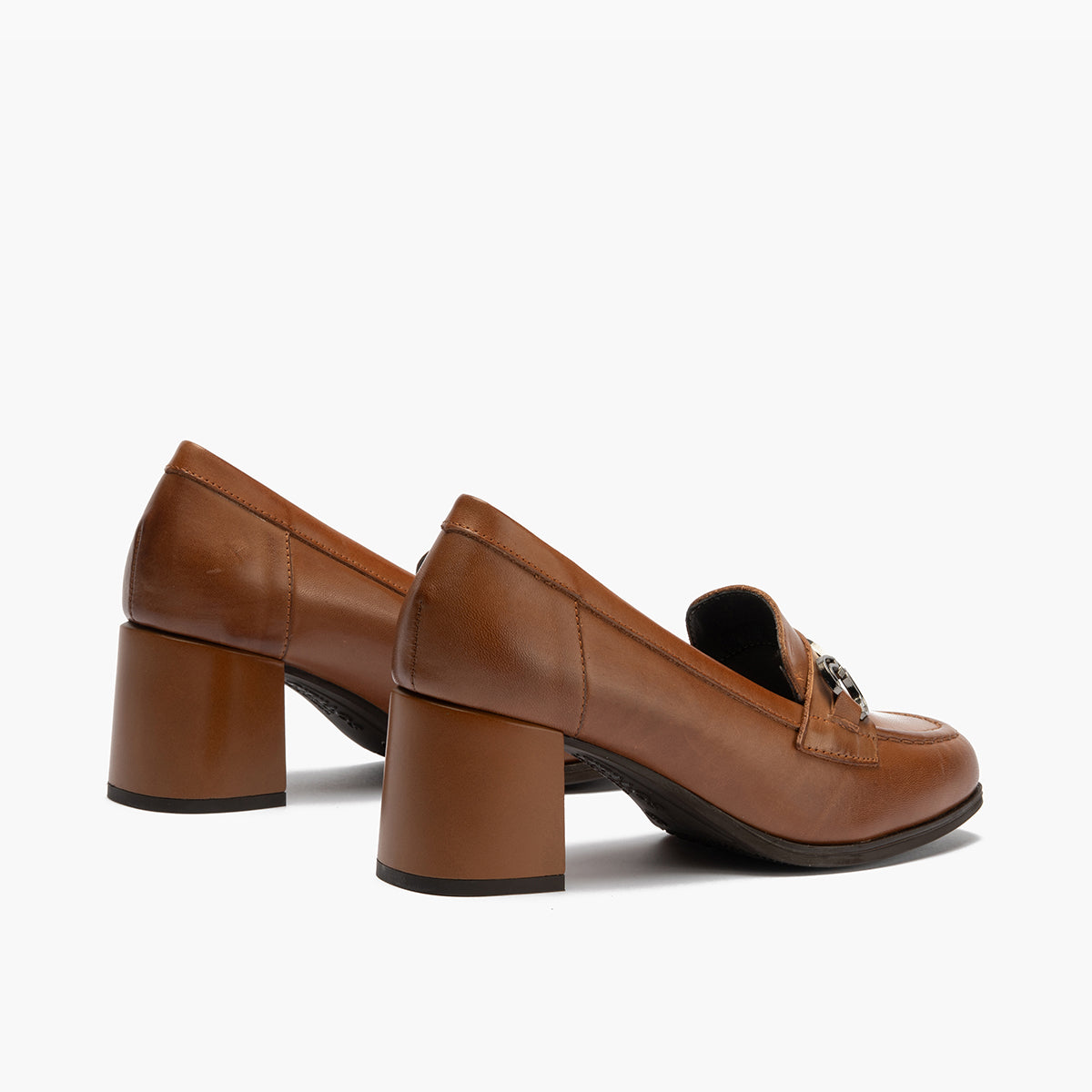 Mocasín en Napa con adorno de mujer color cuero