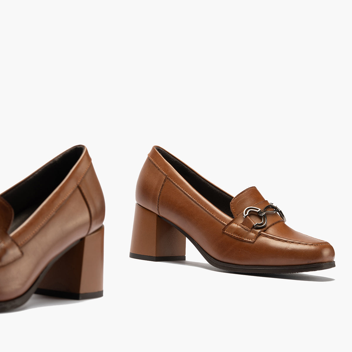 Mocasín en Napa con adorno de mujer color cuero