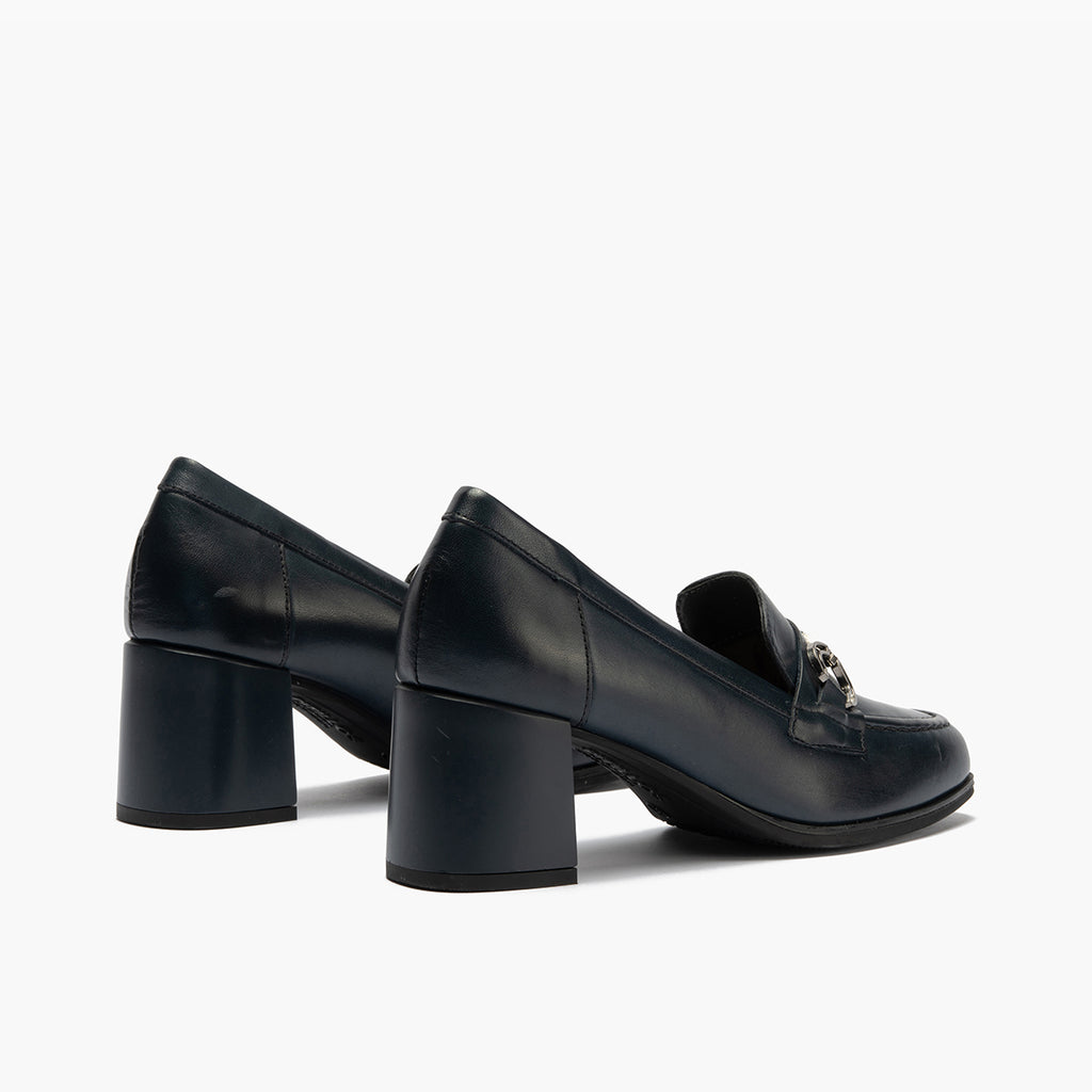 Mocasín en Napa con adorno de mujer color marino