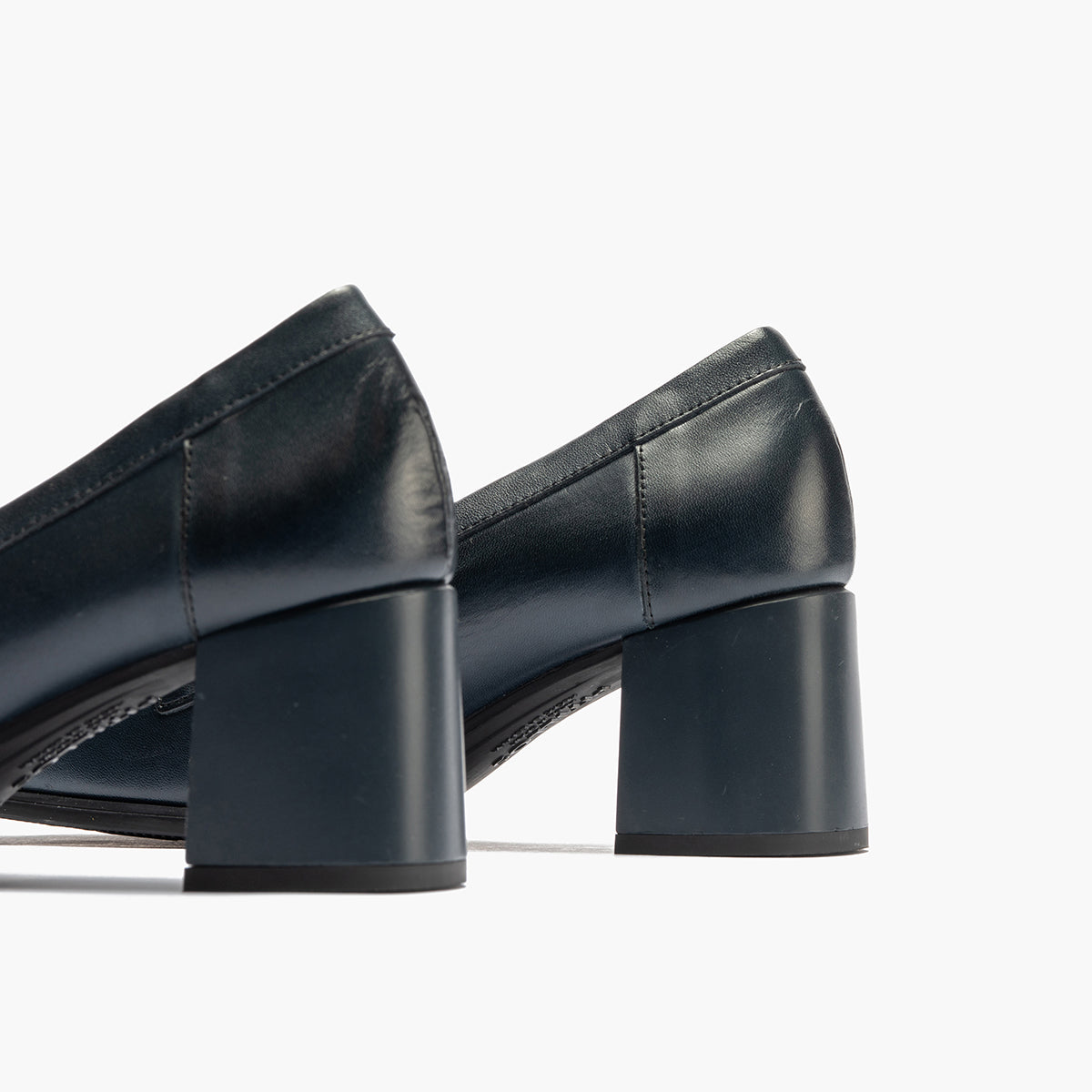 Mocasín en Napa con adorno de mujer color marino