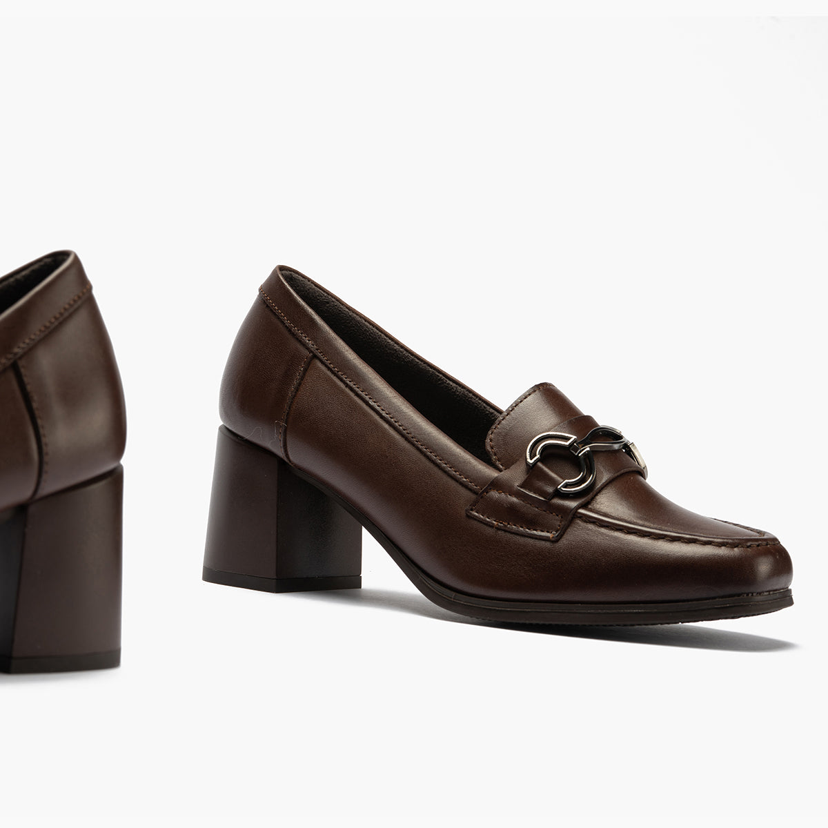 Mocasín en Napa con adorno de mujer color marron