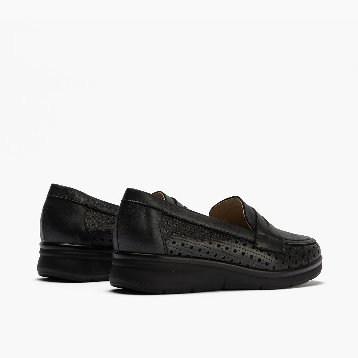 Mocasín plano con antifaz en piel napa fantasía y piel napa con acabados metalizados Negro