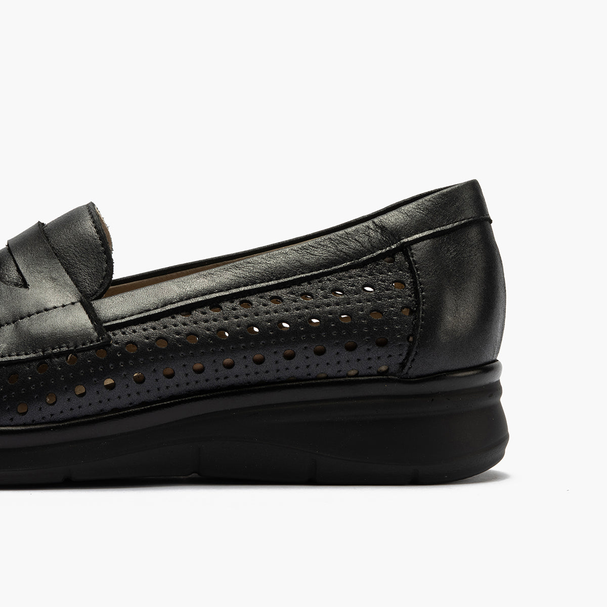 Mocasín plano con antifaz en piel napa fantasía y piel napa con acabados metalizados Negro