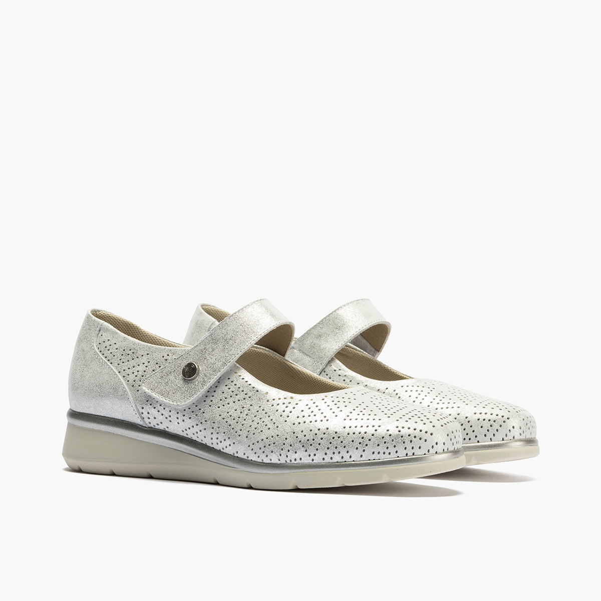 Zapato mercedes plano ancho especial con acabado brillante y suave Plata
