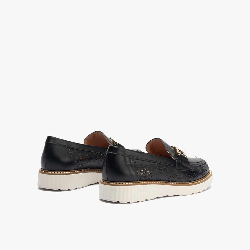 Zapato mocasín Boogie bajo en napa suave y perforada, detale hebilla Marino