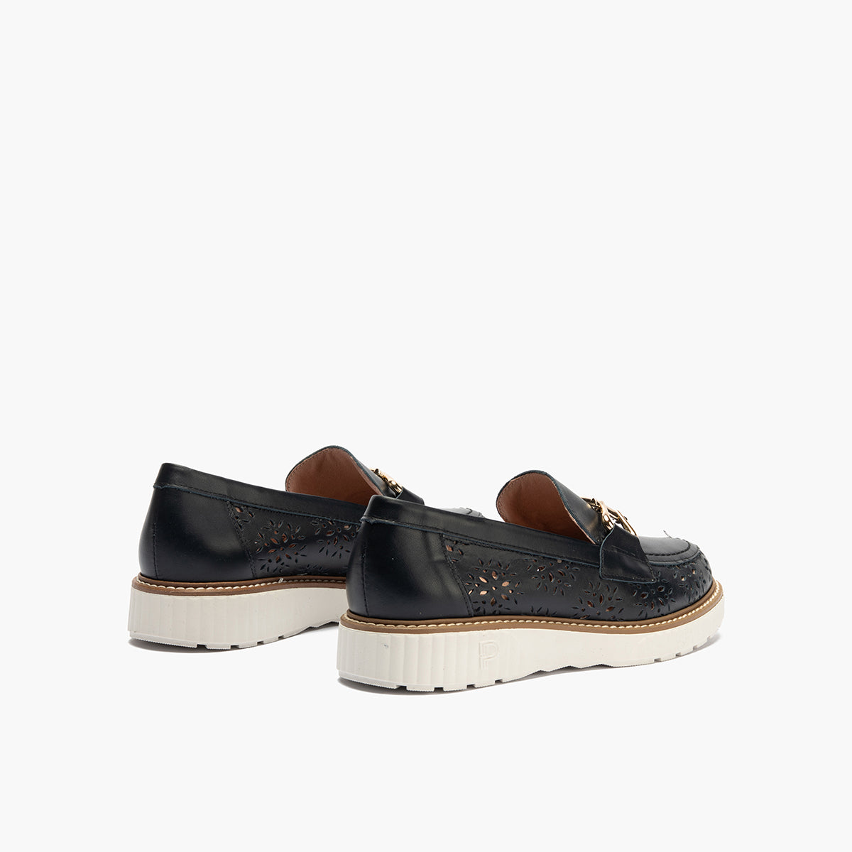 Zapato mocasín Boogie bajo en napa suave y perforada, detale hebilla Marino