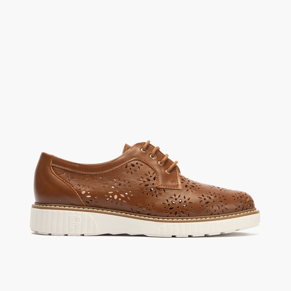 Zapato blucher con cordones, en piel napa perforada Cuero