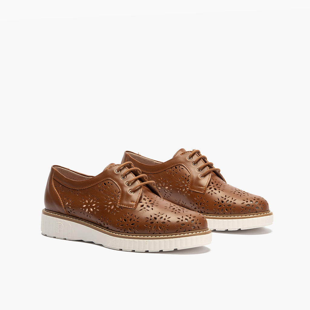 Zapato blucher con cordones, en piel napa perforada Cuero