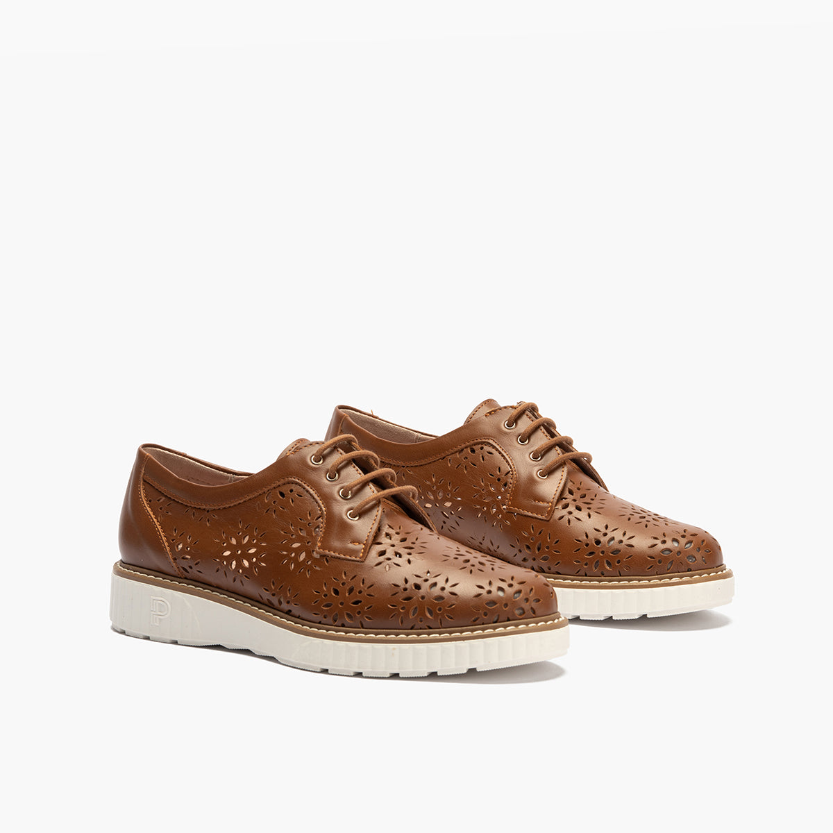 Zapato blucher con cordones, en piel napa perforada Cuero