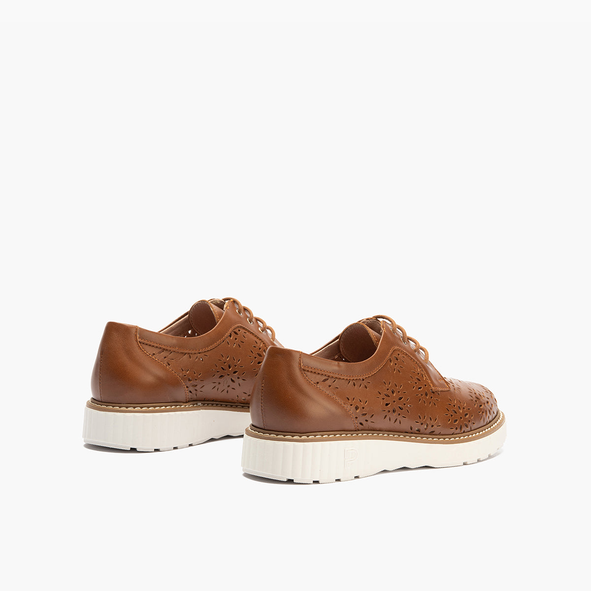 Zapato blucher con cordones, en piel napa perforada Cuero