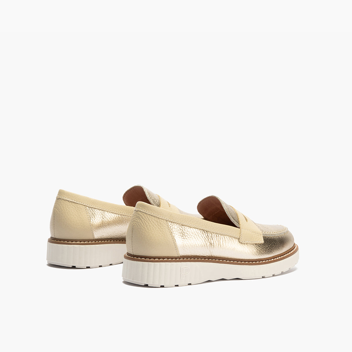 Zapato mocasín con antifaz en piel napa bombeada Oro
