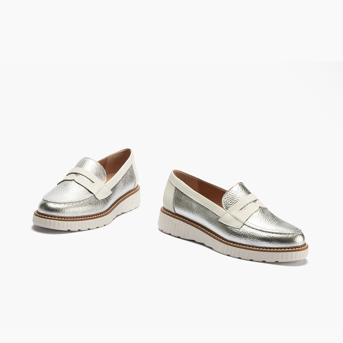 Zapato mocasín con antifaz en piel napa bombeada Plata
