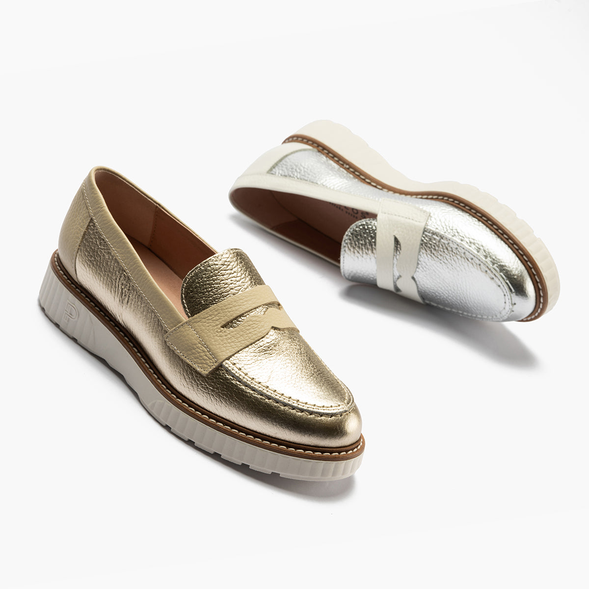 Zapato mocasín con antifaz en piel napa bombeada Oro