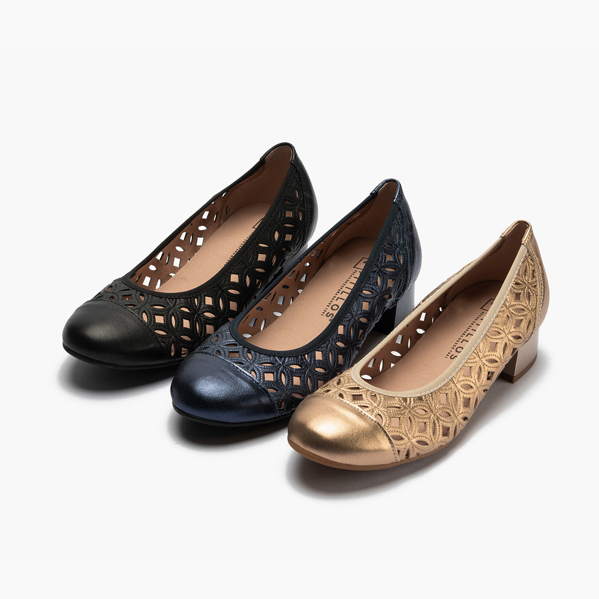 Zapato salón con tacón bajo y punta redonda, en laminado brillante Nude