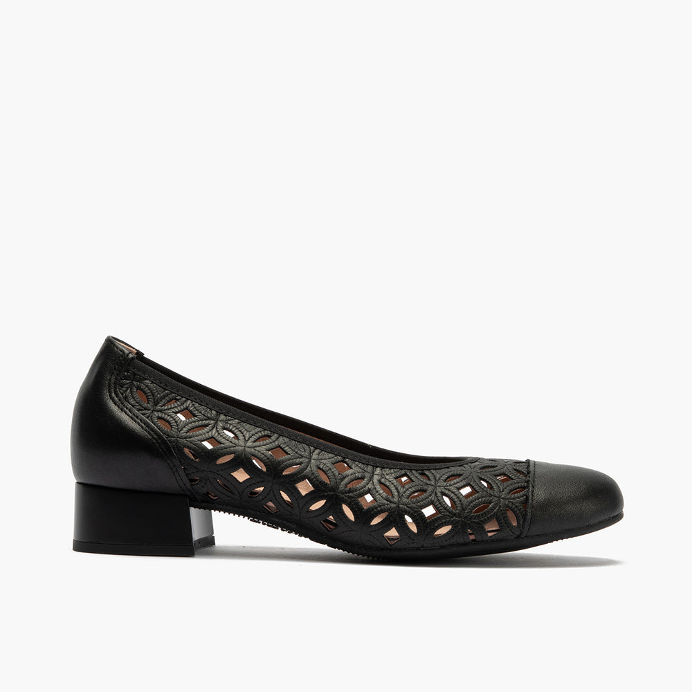 Zapato salón con tacón bajo y punta redonda, en laminado brillante Negro
