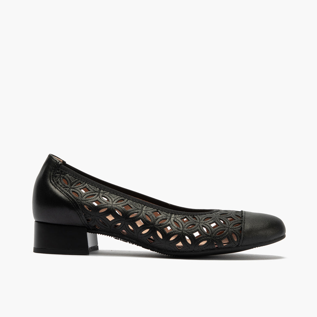 Zapato salón con tacón bajo y punta redonda, en laminado brillante Negro