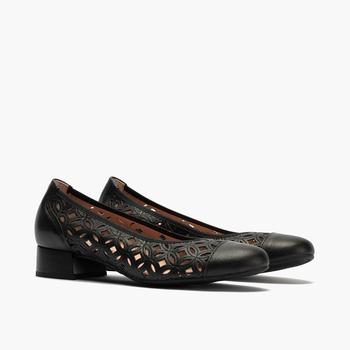 Zapato salón con tacón bajo y punta redonda, en laminado brillante Negro