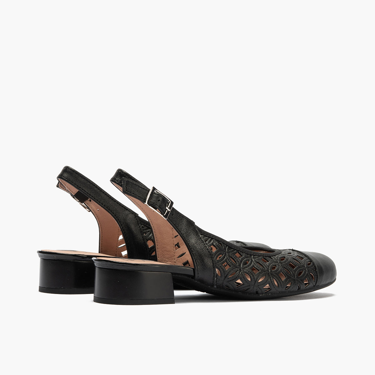 Zapato salón destalonado con tacón bajo y punta redonda, en laminado brillante Negro