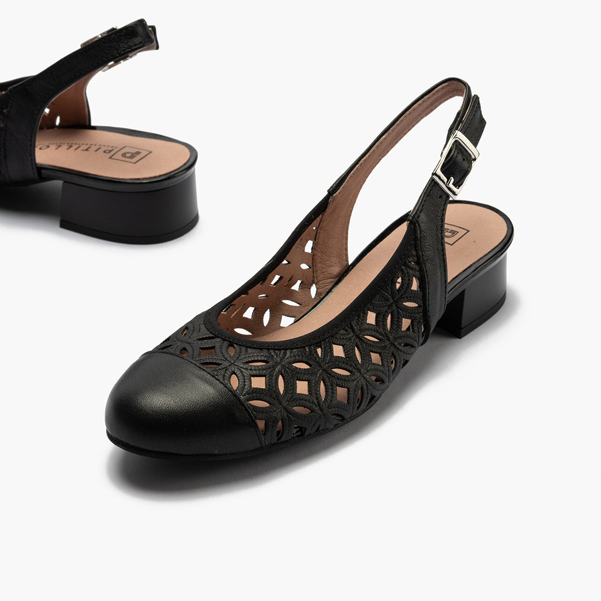 Zapato salón destalonado con tacón bajo y punta redonda, en laminado brillante Negro