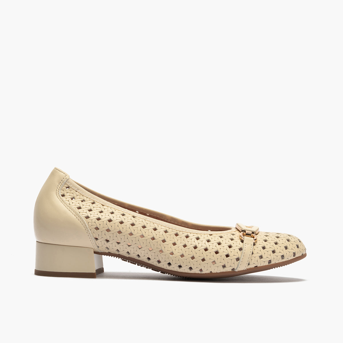 Zapato salón con adorno y tacón bajo, con punta redonda Crema