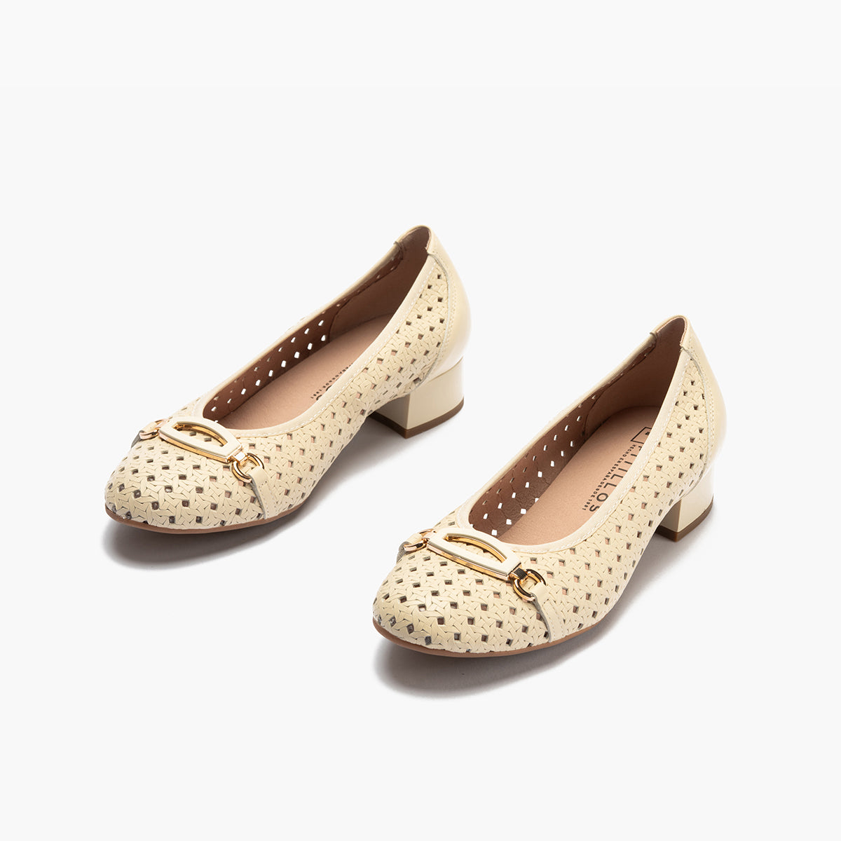 Zapato salón con adorno y tacón bajo, con punta redonda Crema