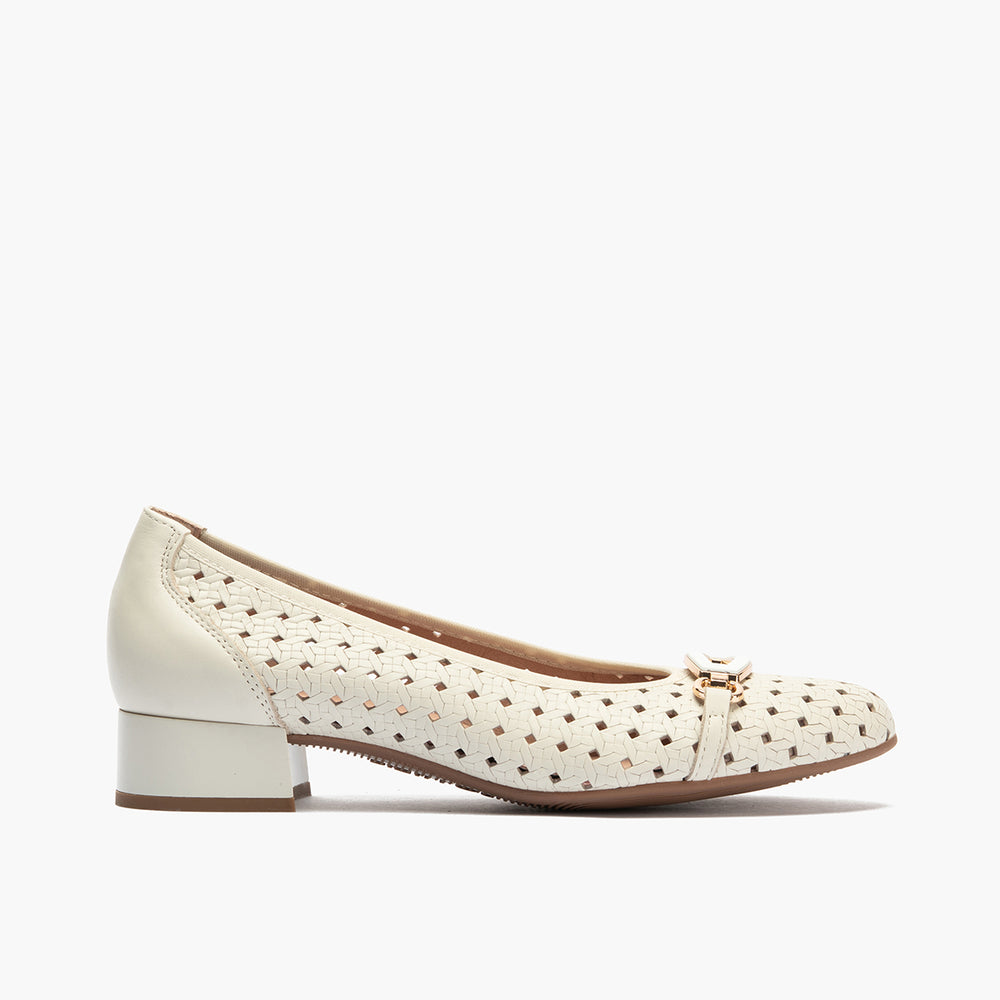 Zapato salón con adorno y tacón bajo, con punta redonda Glacial