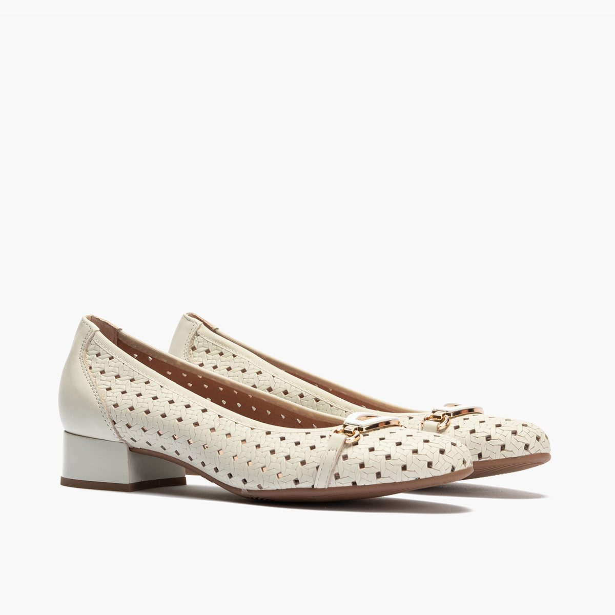 Zapato salón con adorno y tacón bajo, con punta redonda Glacial