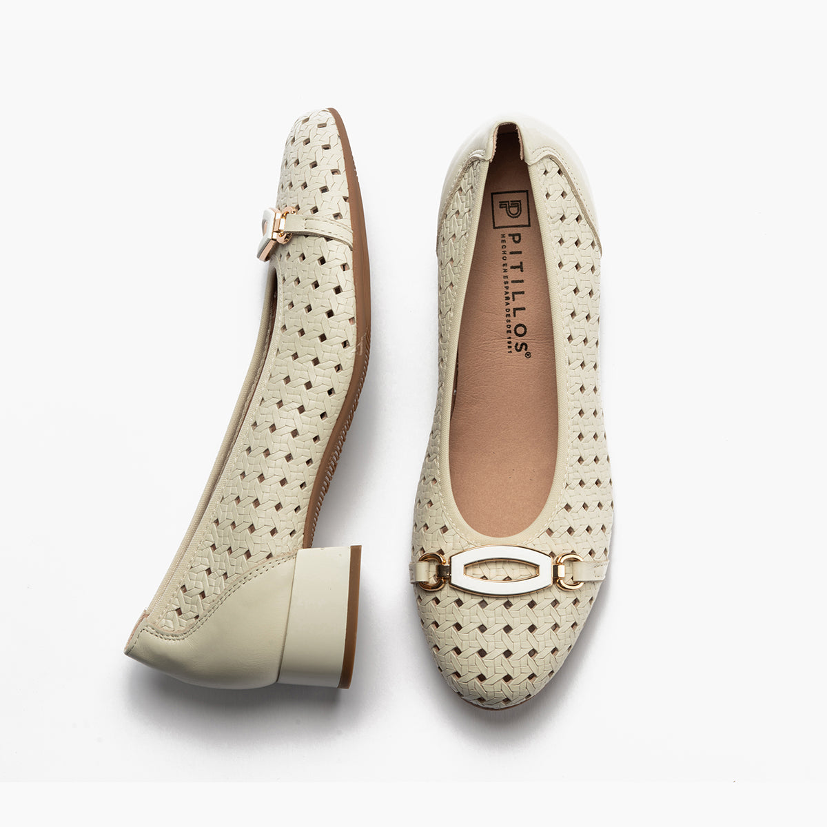 Zapato salón con adorno y tacón bajo, con punta redonda Glacial