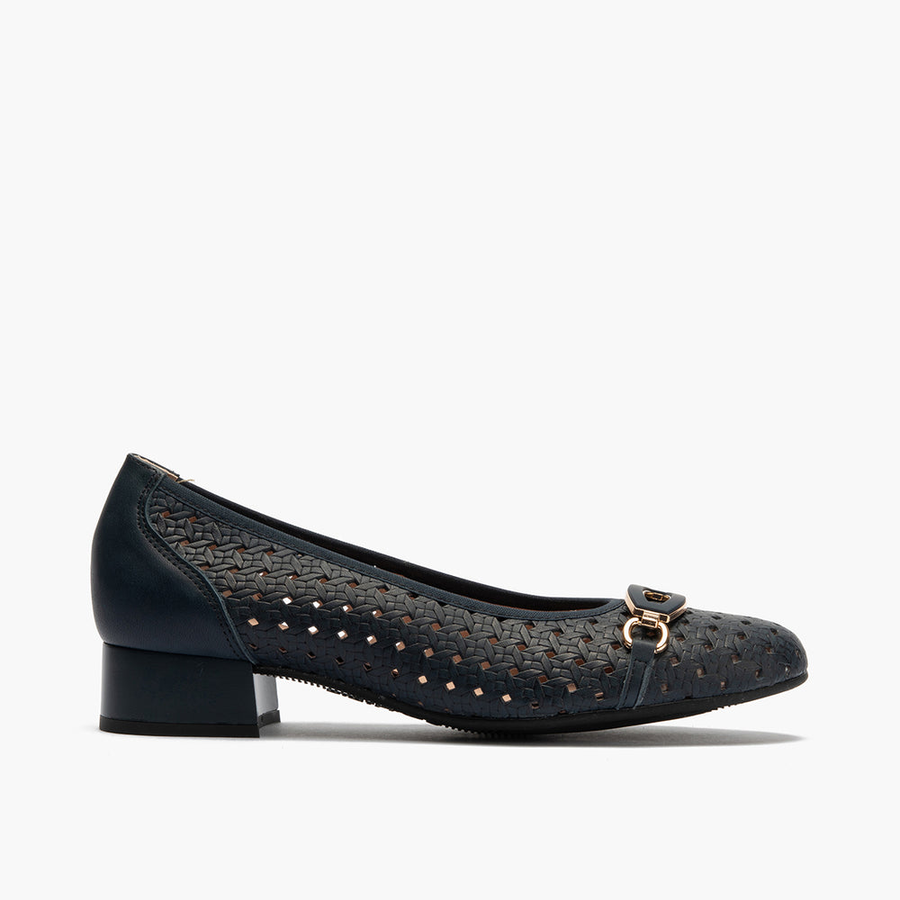Zapato salón con adorno y tacón bajo, con punta redonda Marino
