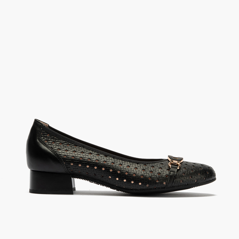 Zapato salón con adorno y tacón bajo, con punta redonda Negro