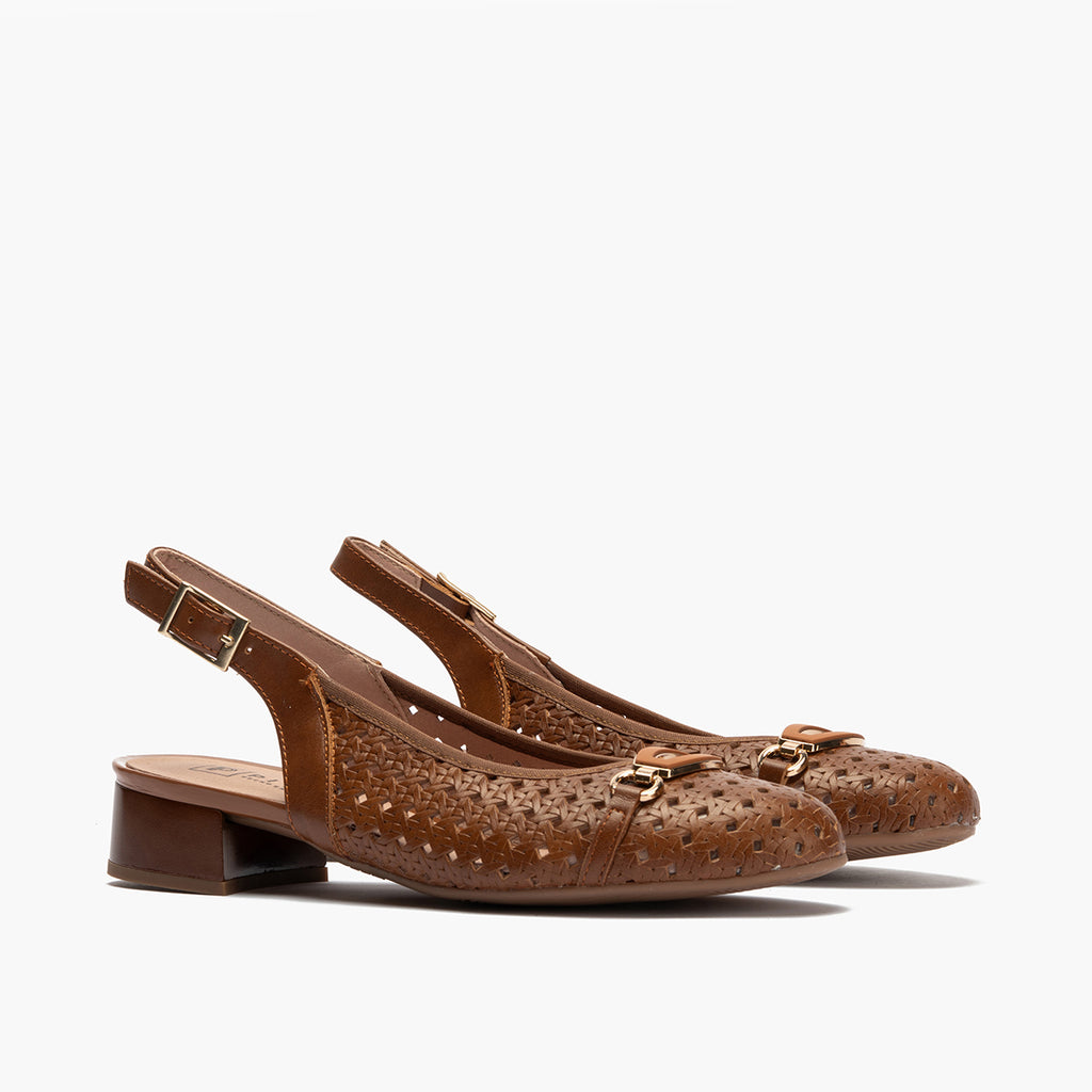 Zapato salón destalonado con adorno y tacón bajo, con punta redonda Cuero